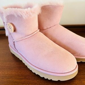 UGG women’s mini Bailey Button
